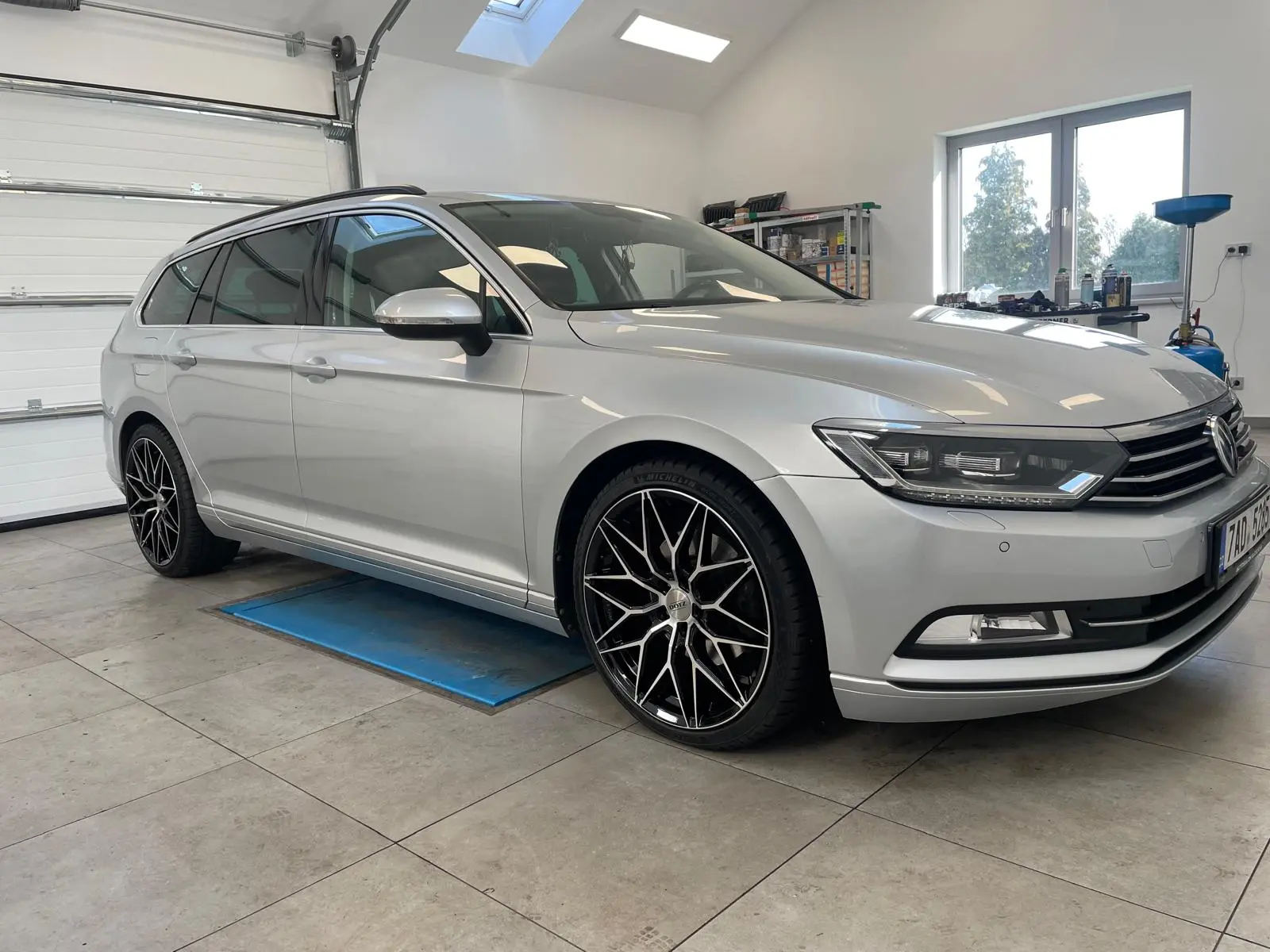 Komplexní péče a pneuservis pro koncernové vozy VW v RS Garage Poděbrady