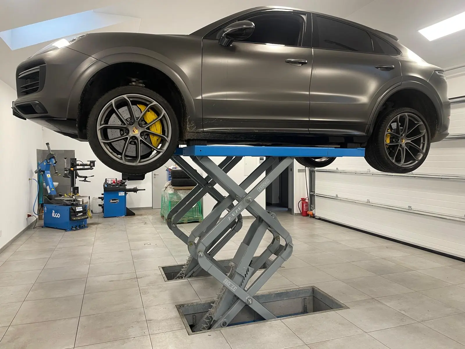 Precizní podvozkový servis a údržba Porsche Cayenne v dílně RS Garage