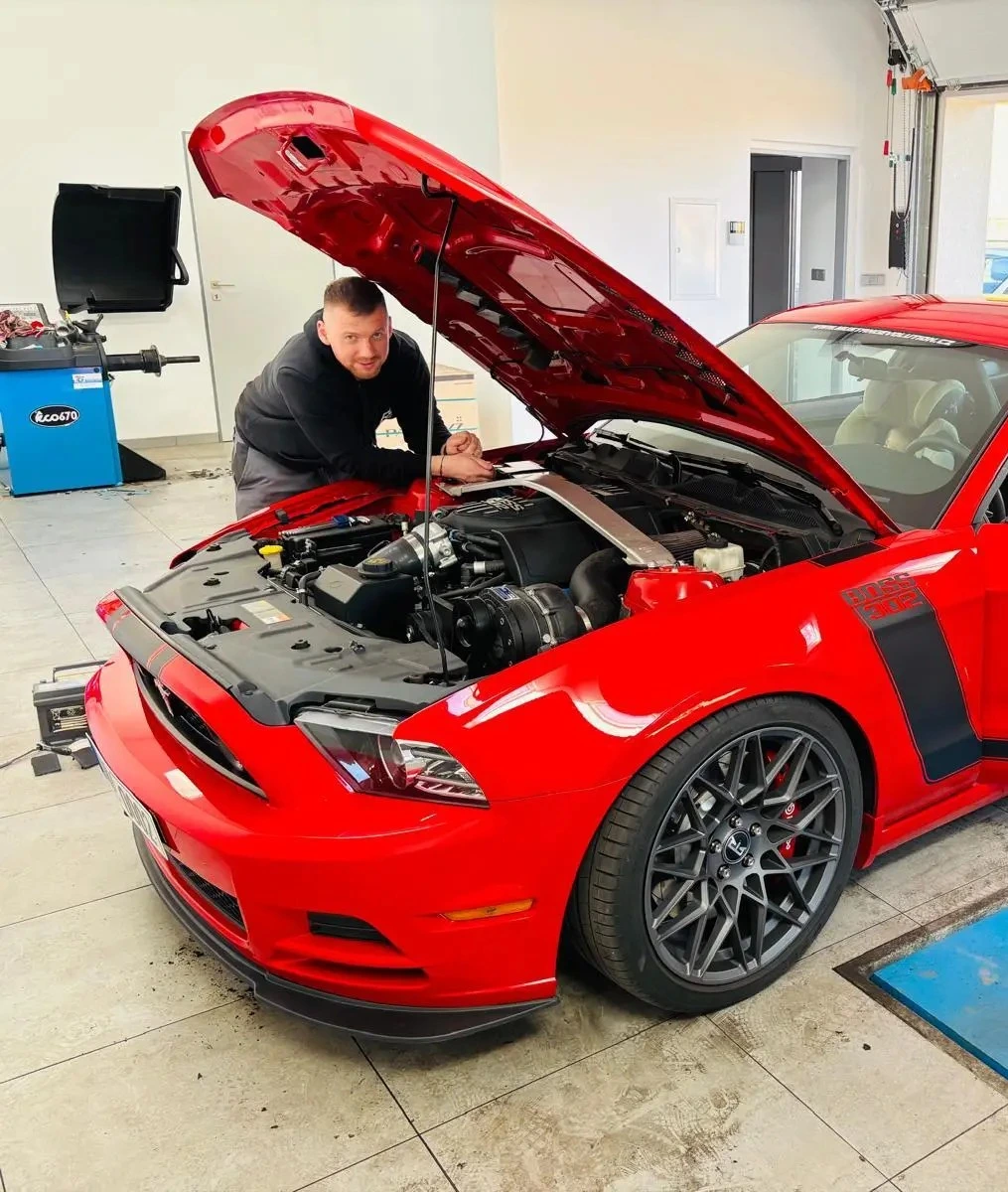 Osobní diagnostika a servis motoru sportovního vozu v RS Garage, Pátek u Poděbrad